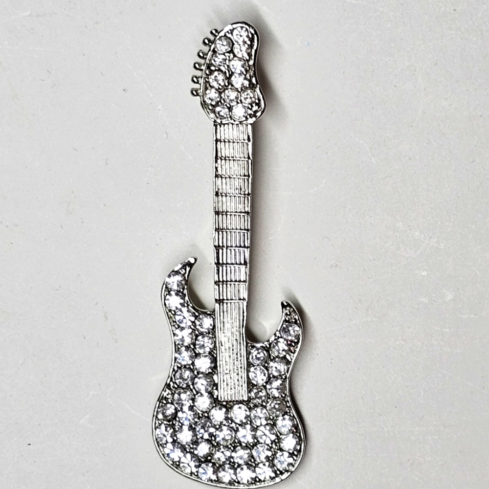 FUN Rhinestone guitar necklace